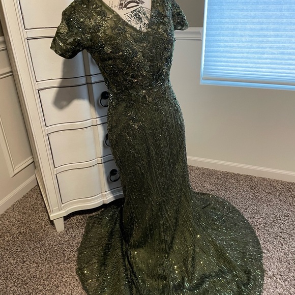 Mac Duggal 20282 Short Sleeve Embroidered Dress Gown Olive Sz 4 $798 - Picture 6 of 15